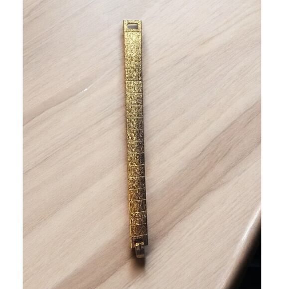 Emmons Vintage Textured Gold Tone Metal Link Bracelet - Picture 4 of 7